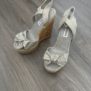 Steve madden gray blue bow platform wedge heels
